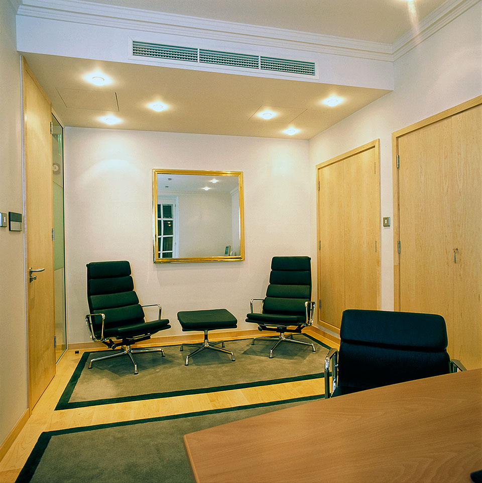 merchant-bank-in-central-london-02